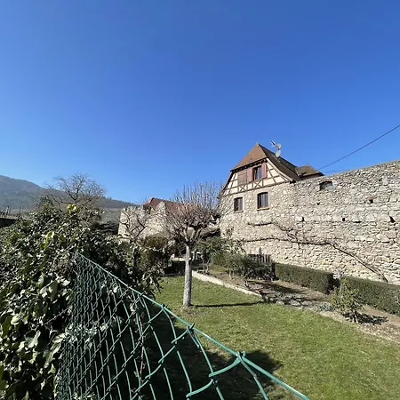 بيت ضيافة Le Refuge Du Rempart 4*